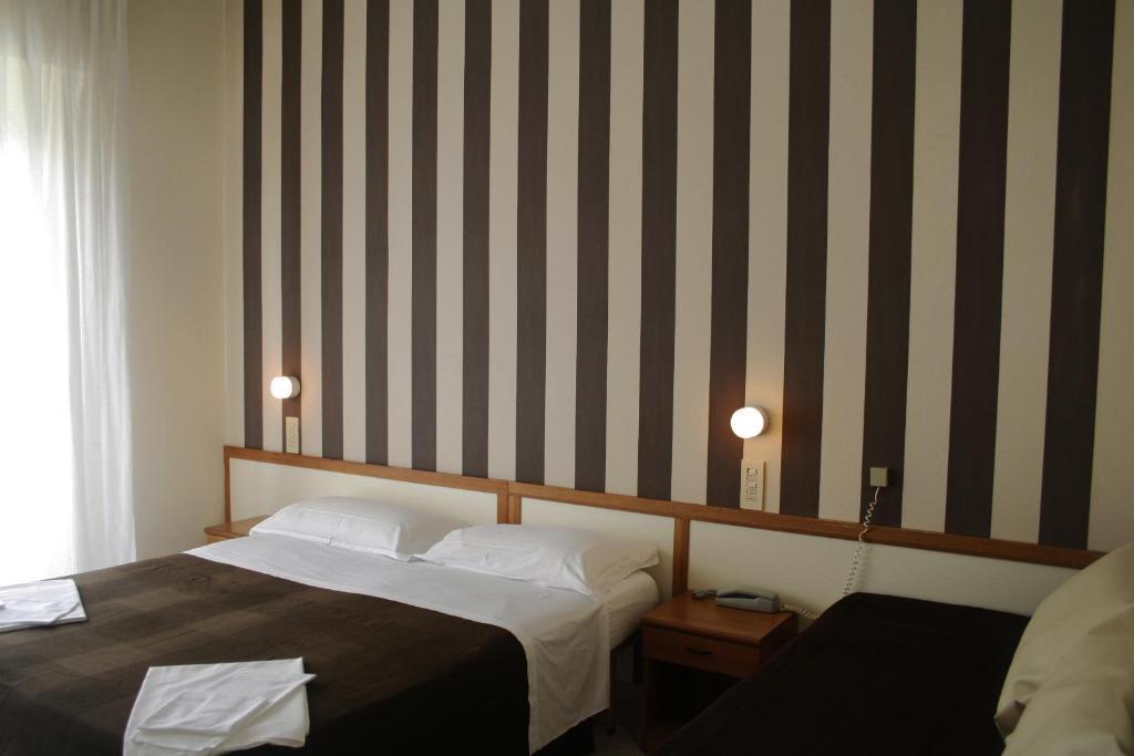 Hotel Esplanade Ріміні Номер фото