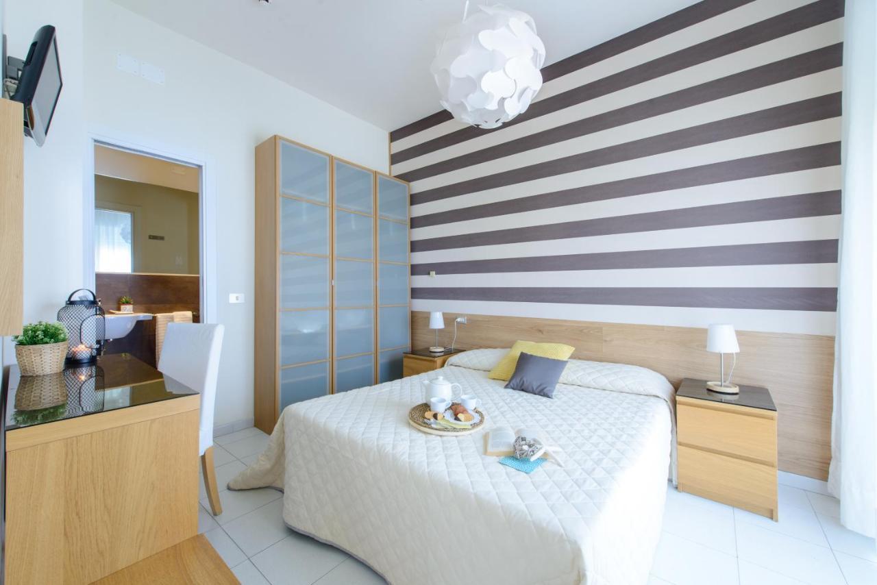 Hotel Esplanade Ріміні Екстер'єр фото